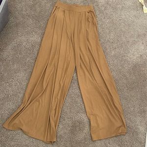NWT relaxed pants size large